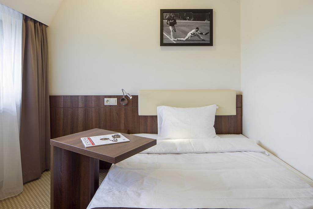 Hotel Antonio Conference Brzeg Pokoj fotografie